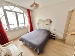 a bedroom with a bed and a large window at RDC familial à 2 min à pieds de la plage de Berck avec Garage privé in Berck-sur-Mer