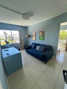 Uma área de estar em ZAG Coliving Punta del este