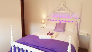 Cama ou camas em um quarto em Guesthouse of Alcobaça