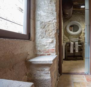 AS Palau dels Alemanys Suites Boutique Monument的一间浴室