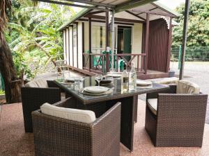 Patio nebo venkovní prostory v ubytování Les Cabanes du Voyageur