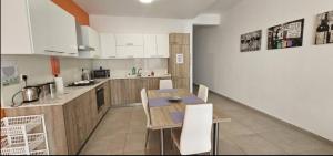 Gallery image of Cozy Apartment 2 bdr 2 bth Terrace near Promenade 2 J2 in Il-Gżira