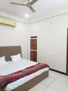 Postel nebo postele na pokoji v ubytování Shivarpanam Home Stay