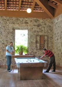 Biliár nebo kulečník v ubytování Hotel Carrizal Spa