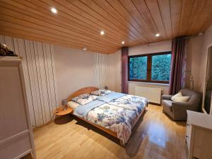 Postel nebo postele na pokoji v ubytování Ferienwohnung Kratzert Gütersloh 1-2 Schlafzimmer