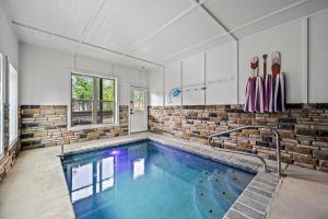 a swimming pool in a room with a brick wall at Magnolia Pool Lodge in Pigeon Forge