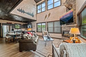 a living room with a couch and a fireplace at Magnolia Pool Lodge in Pigeon Forge