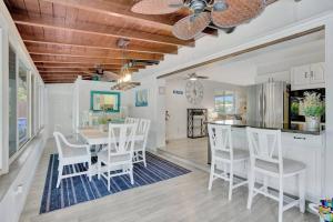 Φωτογραφία από το άλμπουμ του Eagle's Way Floridian Living Heated Pool, Sunroom σε Lake Park