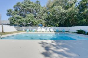 Private Pool Family Home in North Myrtle Beach内部或周边的泳池