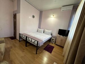Ένα ή περισσότερα κρεβάτια σε δωμάτιο στο ALEM Hotel