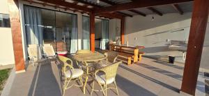 a patio with a table and chairs on a balcony at Casa Temporada Sereia do Mar in São Mateus