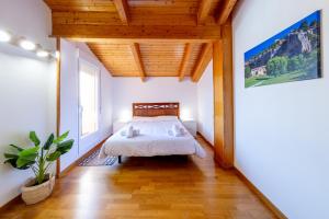 a bedroom with a bed with a wooden ceiling at RENOVADO - Ático Plaza Herradores, céntrico y con Wifi in Soria