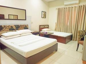 Ένα ή περισσότερα κρεβάτια σε δωμάτιο στο Hotel Silver Sand Multan