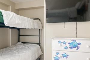 Ένα ή περισσότερα κρεβάτια σε δωμάτιο στο Jocelyn Manor Unit 74 +16 φωτογραφίες