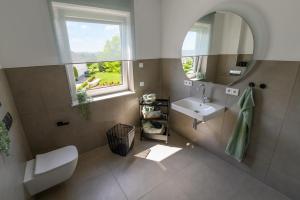 Ένα μπάνιο στο Ferienwohnung in Warburg