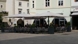Restaurace v ubytování EA-Modernes Studio nähe Hauptplatz