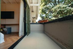TV a/nebo společenská místnost v ubytování Hotel Boutique Roomzz Laureles