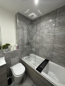 Ένα μπάνιο στο Luxe Apartment - Leicester City Centre
