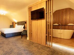 Postel nebo postele na pokoji v ubytování Springfield Hotel