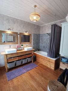 a bathroom with two sinks and a bath tub at Vespa Casa in Cherbourg en Cotentin