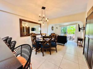 Posezení v ubytování Departamento frente al mar en zona cerritos