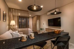 ZENTRUM - Stay & Residences by AVA TV 또는 엔터테인먼트 센터