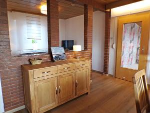 TV a/nebo společenská místnost v ubytování Ferienhaus am Seeblick Garten, Grill, Billard, Dart, Bike, Sauna ww-seeblick