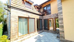 an external view of a house with glass doors at Amigos Suits in Niš