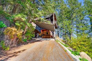 a dirt road leading to a tree house at 3 Mi to Ski Slopes Park City Retreat with Game Room in Park City