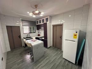 Η κουζίνα ή μικρή κουζίνα στο H4N Apartments +7 φωτογραφίες