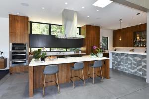 Η κουζίνα ή μικρή κουζίνα στο Modern Luxury Villa At Base Of Sonoma Mountain- Includes Wine Tasting Passport