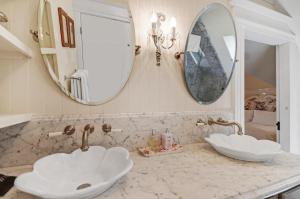 Gallery image of Sonoma Victorian In Heart Of Sonoma in Sonoma