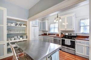 Gallery image of Sonoma Victorian In Heart Of Sonoma in Sonoma