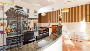 a living room with a fireplace and a dining room at Plaça De La Font in Tarragona