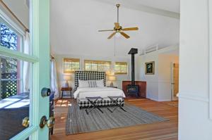 Gallery image of Cute One Room Bungalow In Sonoma- Includes Wine Tasting Passport in Sonoma