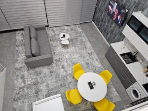 TV a/nebo společenská místnost v ubytování Modernvillagesheki House