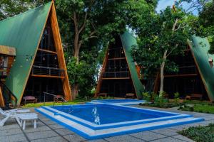 Piscina de la sau aproape de Hotel de Cristal & Hacienda de Los Morales