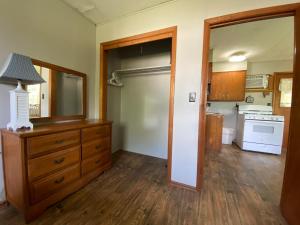 a kitchen with a dresser and a large mirror at Hickory Grove Hideaway in Galmey