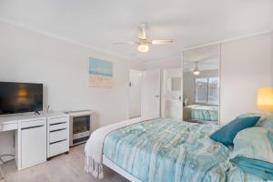 Horseshoe View 1A Scrymgour Rd Port Elliot - No Linen Included客房内的一张或多张床位