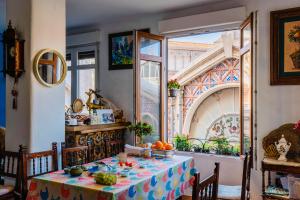 Posezení v ubytování Mirador 1 del Mercado Central - habitacion con baño privado en el centro de la Ciudad Vella