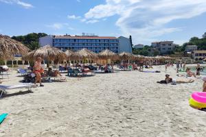 Fotografie z fotogalerie ubytování Apartments with a parking space Banjol, Rab - 12256 v destinaci Banjol