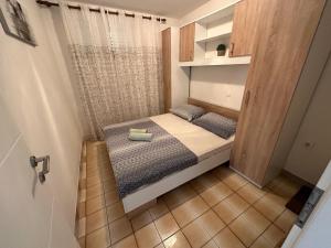 Postel nebo postele na pokoji v ubytování Apartments by the sea Korcula - 9158