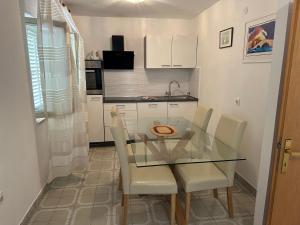 Kuchyň nebo kuchyňský kout v ubytování Apartments by the sea Korcula - 9158