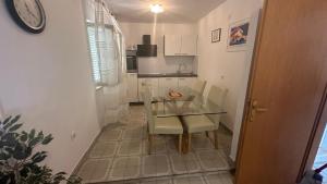 Kuchyň nebo kuchyňský kout v ubytování Apartments by the sea Korcula - 9158