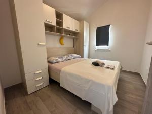 Postel nebo postele na pokoji v ubytování Apartments by the sea Korcula - 9158