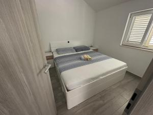 Postel nebo postele na pokoji v ubytování Apartments by the sea Korcula - 9158