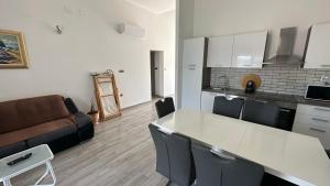 Kuchyň nebo kuchyňský kout v ubytování Apartments by the sea Korcula - 9158
