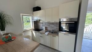 Kuchyň nebo kuchyňský kout v ubytování Apartments by the sea Korcula - 9158
