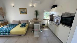 Kuchyň nebo kuchyňský kout v ubytování Apartments by the sea Korcula - 9158