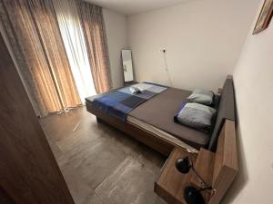 Postel nebo postele na pokoji v ubytování Apartments by the sea Korcula - 9158